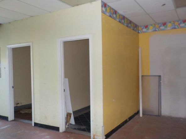 Tejon Plaza: 1601 Alton Gloor , Brownsville, TX 78526